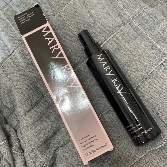 Mary Kay Brush Cleaner. New! Bundle and Save!
